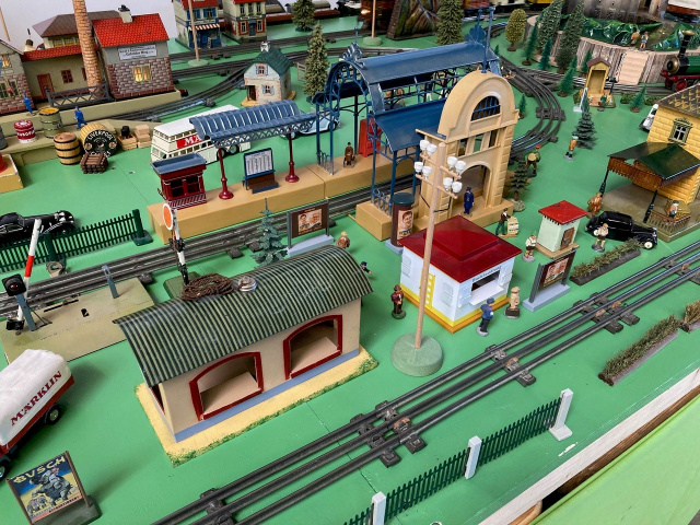 Tischeisenbahn trifft Unimog