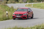 Fahrbericht: Mercedes-AMG A45: Zusammen mit der Mercedes-Benz A-Klasse justiert AMG auch den A 45 etwas nach. Bleibt der kleine AMG auch nach der Mopf die Kompakt-Rakete Nr.1?