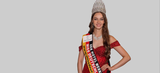15. SCHÖNE STERNE, 30./31. August 2025, Hattingen/Ruhr: Die amtierende Miss Deutschland Marah Rackebrandt übergibt die Pokale bei SCHÖNE STERNE