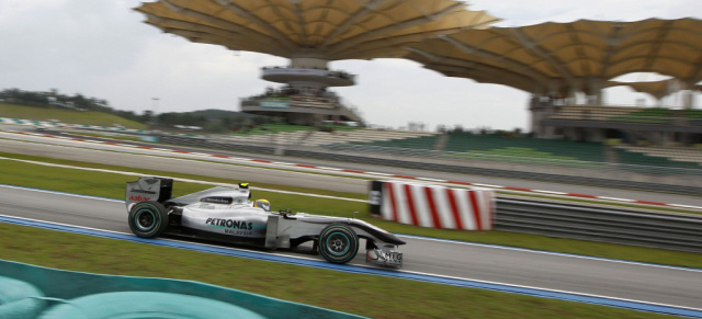 3. Lauf, Sepang, Malaysia: Vettel siegt!: Zwei Deutsche auf dem Treppchen - Schumi fällt mit Raddefekt aus! - fabelhafte Fahrt von Lewis Hamilton