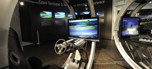 Neu und weltexklusiv nur im Mercedes-Benz Museum: : Nur hier lässt sich das Erlebnis SLS AMG mit PlayStation 3 Fahrsimulatoren und dem Autocomputerspiel Gran Turismo 5 spielerisch erfahren