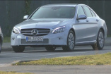 Mercedes-Benz Erlkönig erwischt: Spy-Shot-Video: Aktuelle Bilder von der Mercedes C-Klasse MoPf W205