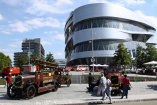 Tatütata, die Feuerwehr ist da: Faszination Feuerwehr hautnah erleben: Brandheißer Tipp: Vom 25. bis 30. Juni 2013 findet die zweite Woche der Helfer im Mercedes-Benz Museum statt. Highlight der Veranstaltung ist das Treffen der Besitzer historischer Feuerwehrfahrzeuge aus ganz Deutschland.