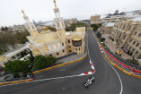 Um Haaresbreite: die Silberpfeile schlagen zurück : Lewis Hamilton gewinnt das Formel 1- Rennen in Baku