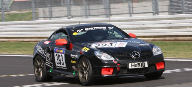 VLN 4. Lauf: Mercedes SLK mit Pech & Panne: Fast rabenschwarzes Wochenende für Motorsport Sing. Der SLK der Mercedes-Enthusiasten fand trotz einer  unfairen Attacke zurück ins Rennen