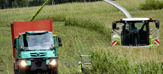 Unimog at Work: Unimog bringt Power to the Bauer: Herbstzeit ist Maiserntezeit