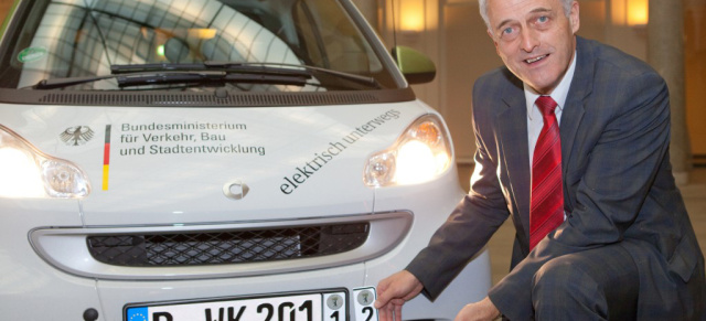 Bundesrat stimmt Einführung von Wechselkennzeichen zu: Mit aktuellem Bild des Wechselkennzeichens, so wie es kommen soll: Zwei Autos - ein Kennzeichen!