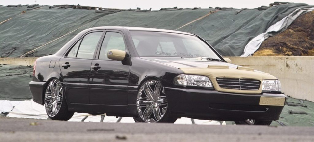 Mercedes Tuning mit Glanz und Gloria: die junge C-Klasse: Chrom & Leder lassen die 98er Mercedes C-Klasse (W202) blendend dastehen