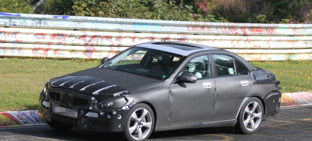 Erlkönig erwischt: Mercedes C-Klasse 2014: Aktuelle Fotos vom  kommenden Mercedes-Mittelklassemodell beim Test auf dem Nürburgring