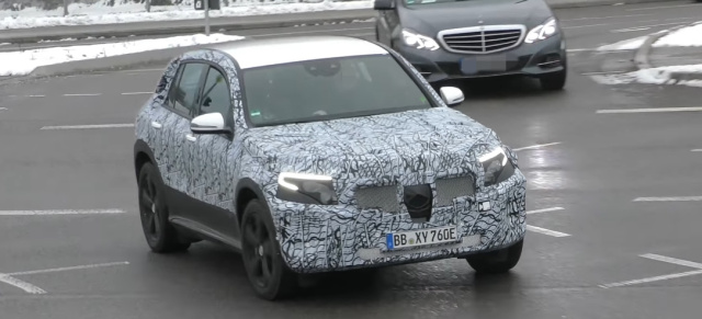 Mercedes-Benz Erlkönig erwischt: Spy Shot Video: Mercedes EQC im Video