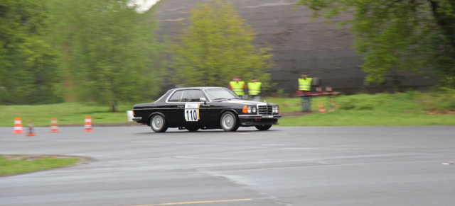 Slalom-Hero: Uwe Pfaar auf Mercedes W123 280CE / Gr. 2 : 29. Mühlheimer ADAC Slalom des AC Mühlheim auf dem Flugplatz in Weeze, 5. Mai 2012