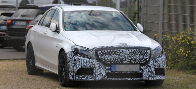 Mercedes-AMG Erlkönige erwischt: Star-Spy-Shot-Duo: Facelift von C63 Limousine und C63 Coupé am Nürburgring gesichtet  