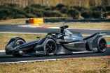 Mercedes-Benz in der Formel E 2019: Erste Testfahrt des neuen Mercedes-Benz EQ Silver Arrow