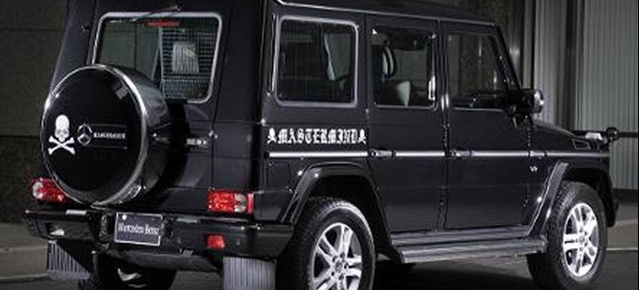 Mercedes G-Klasse serienmäßig mit Totenkopf?: Entdeckt bei Mercedes-Japan: Dienstwagen für Piraten, Freibeuter und vielleicht auch Politiker?