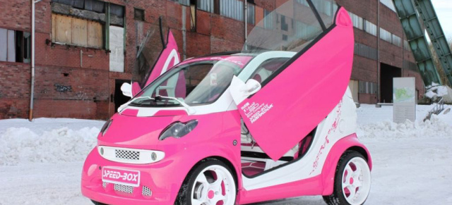  Think pink!  Ein ungewöhnlicher smart Umbau: Think smart - think pink? Tuner Speed-Box Design machte aus dem fortwo ein eigentümliches Unikat und wir fragen uns, ist das noch smart? Oder einfach nur pink?
