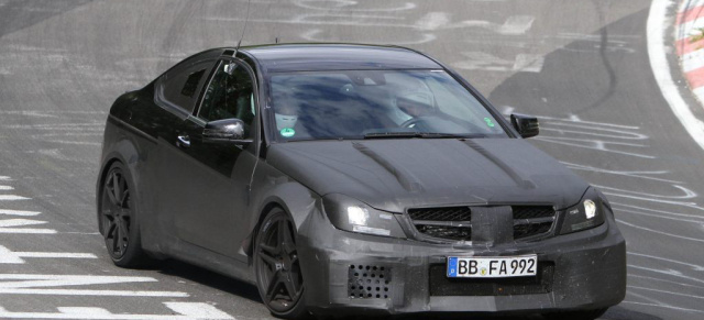 Erlkönig erwischt: Mercedes-Benz C63 AMG Black Series: Auf dem Nürburgring sind aktuelle  Bilder des C63 AMG Coupé Black Series Prototypen entstanden