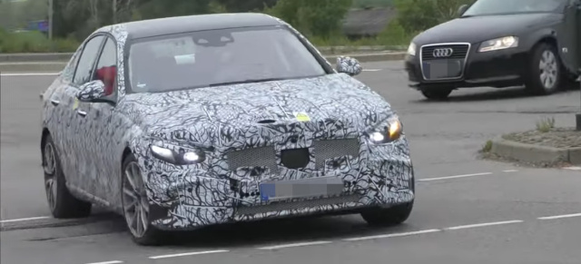 Mercedes-Benz Erlkönig erwischt: Elektrisierendes Spy-Shot-Video: C-Klasse Plug-In-Hybrid W206 Erlkönig gefilmt