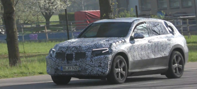 Mercedes-Benz Erlkönig erwischt: Star Spy Shot: Bewegte Bilder vom Mercedes-Benz EQC